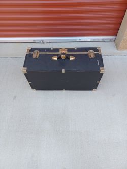  Concourse Steamer Trunk 30 In Long 12 In Wide