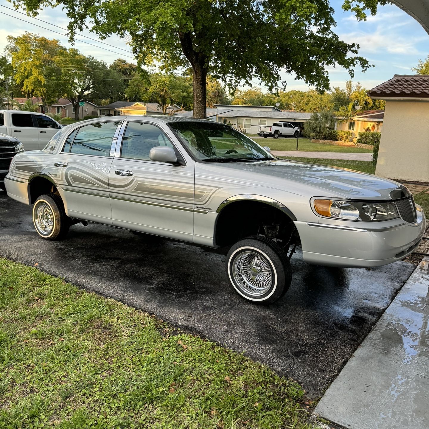 Lincoln Town Car Lowrider for Sale in Fort Lauderdale, FL - OfferUp
