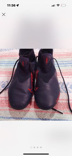 Nike Phantom VSN Ghost Indoor Soccer Cleats