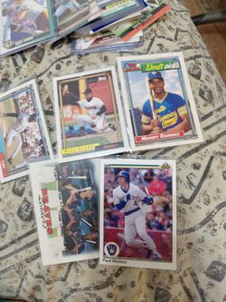 18 baseball cards, random