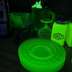 Vintage Uranium Glass Plate 