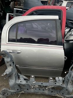 2006 town car right rear door