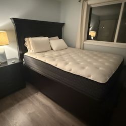 Solid Wood - Black - Queen Size Bedframe/Mattress 