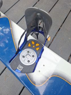 151cm Lamar electric Snowboard with click in bindings