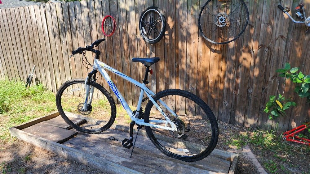 700c mens mongoose banish 2.0 bike
