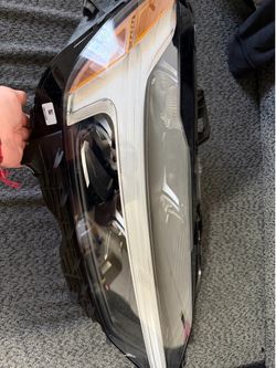 2022 - 2025 VOLVO XC60 HEADLIGHT ( PASSENGER SIDE)