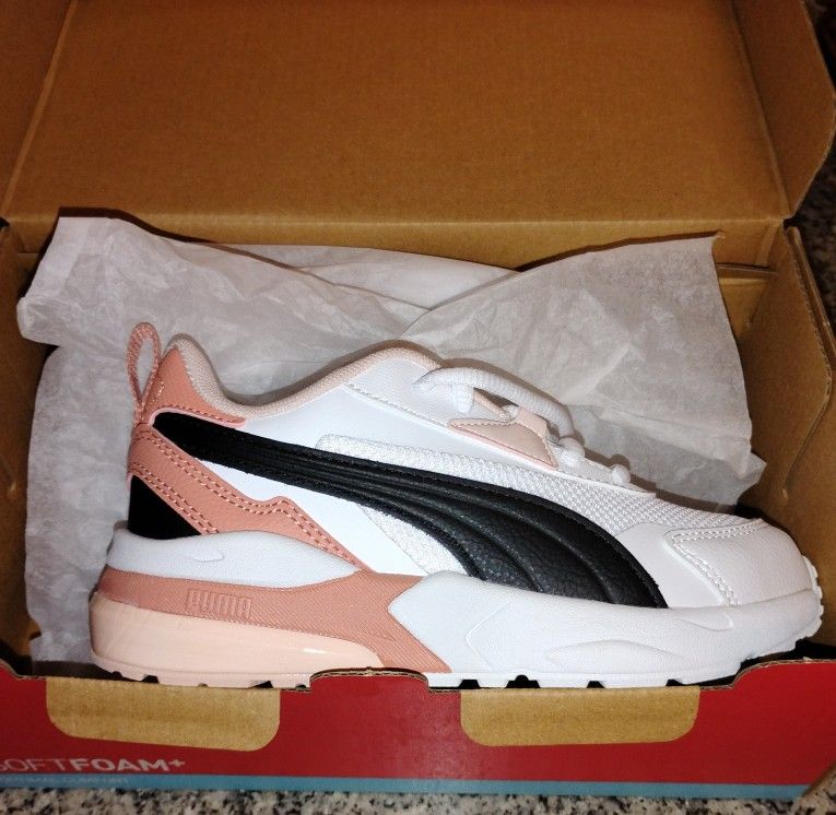 GIRL'S PUMA SHOES