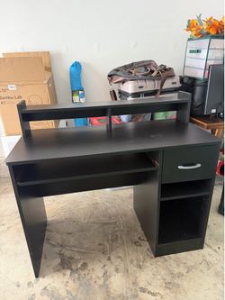 Desk with Keyboard Tray, Black