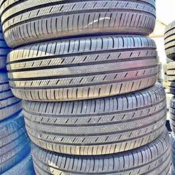 235/65/18 Vendo Un Set De Llantas Marca Michelin Con Un 80% De Vida Las 4 