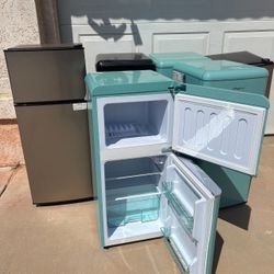 new but not getting cold need fix 3.2 Cu.Ft Mini Fridge Freezer and water dispenser ，2 Door Compact Refrigerator, 