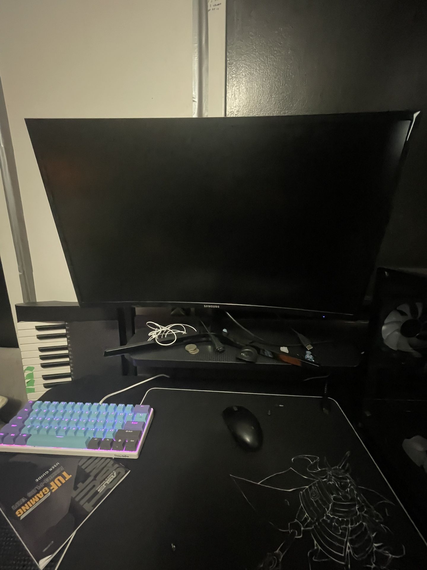 Samsung 27 Inch curved monitor (60hz)