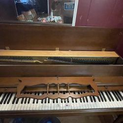 Piano 4 Sale