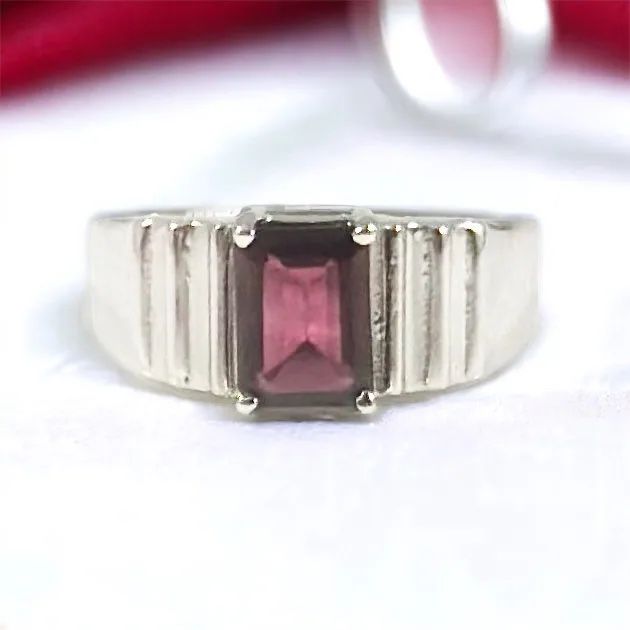 Red Garnet Ring Beautiful Pattern- Silver