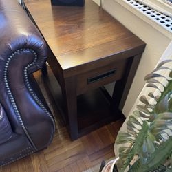 Raymour & Flanigan "Del Mar" End Table