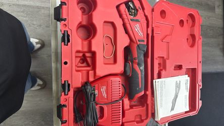 Milwaukee M12 Cordless Copper Tubing Cutter