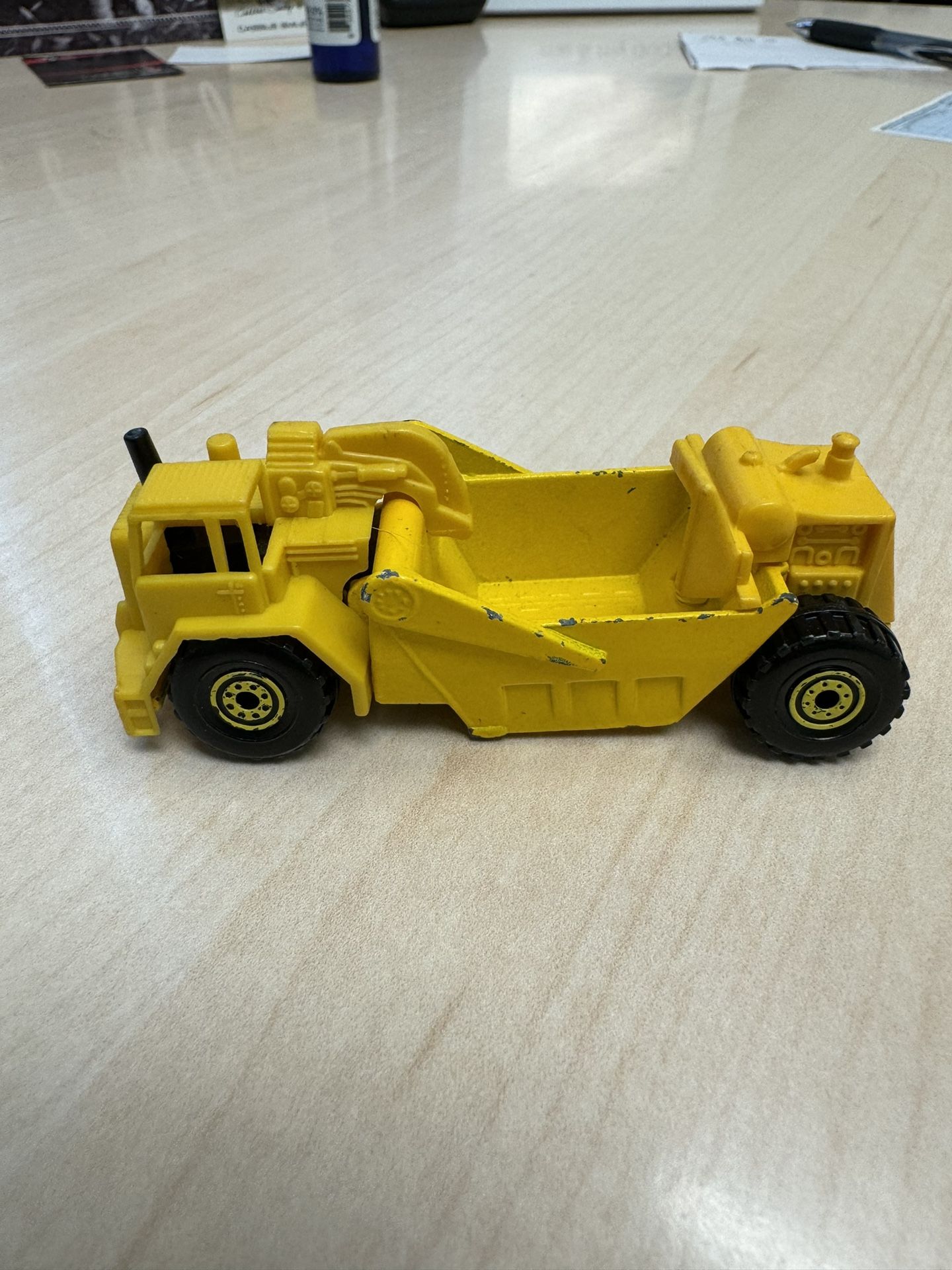 1986 Vintage Mattel Hot Wheels Caterpillar Earth Mover Scraper Rare find Old Toy