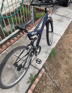 Mongoose strike mountain bike sale