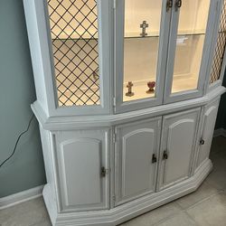 China cabinet/ Chest 