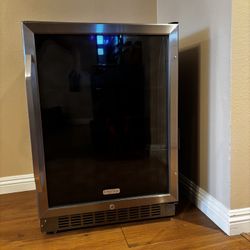 EdgeStar Beverage Cooler / Wine Cooler