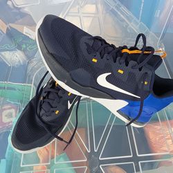 Nike Air Max Alpha Trainers 5 Men's shoes,   size 11 hardly used $25