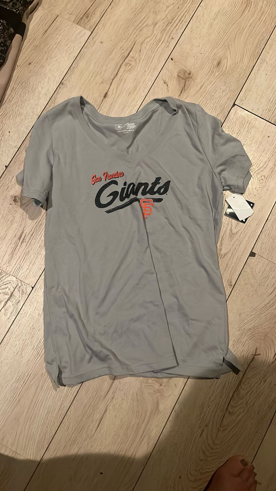 Women’s Giants Shirt Size L- New