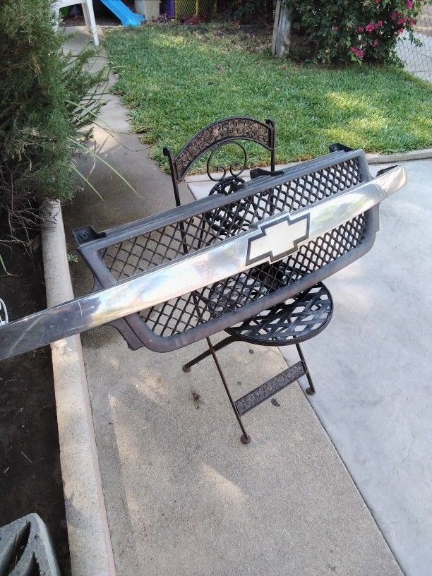 02 Silverado HD Grill Parts