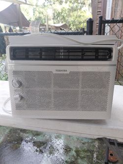 Toshiba window unit 5000BTUs