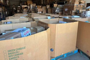 Mixed pallet of household products for Liquidation, suitable for store retail, flea market, yardsale