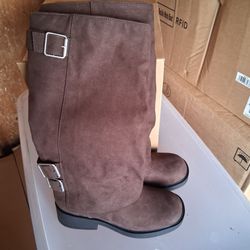 1 CASE Size 8 Brown Foldover Boots