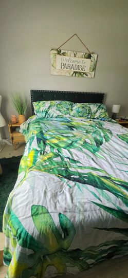 Queen Bed Frame & 12" Memory Foam Mattress (Like New) – Must Go by Sunday