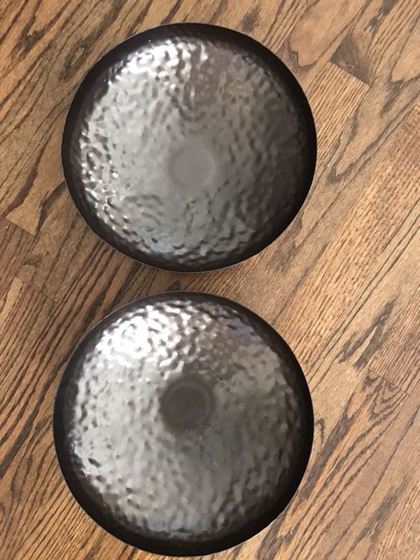 2 bronze decorative bowls