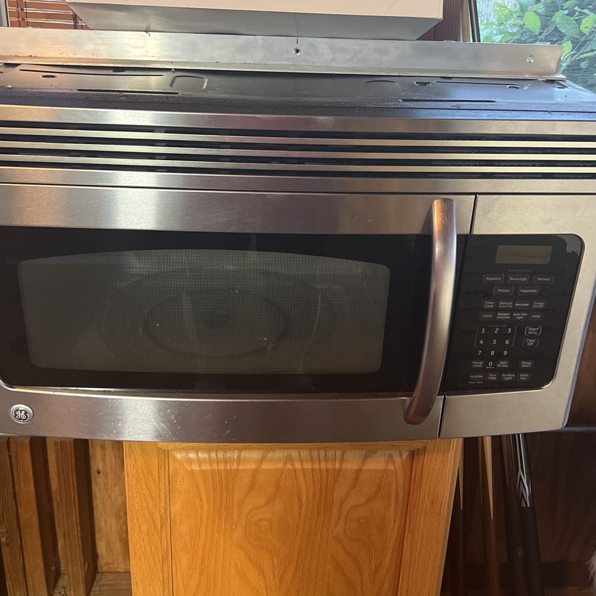 Over The Range GE Microwave for Sale in Glendale Heights, IL OfferUp