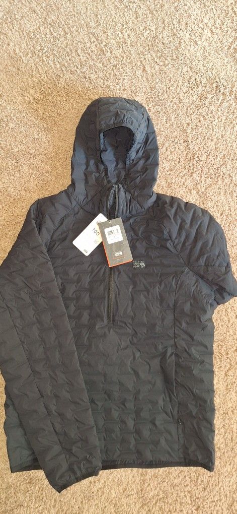 BRAND NEW—Mountain Hardware 1/2 Zip Puffy Pullover