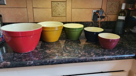 Crate & Barrel 5 Bowl Nesting Set