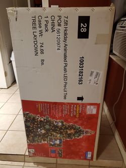 BRAND NEW CHRISTMAS TREE