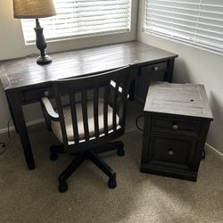 Beautiful Desk With Filing   Cabinet, Chair And Lamp !!! Only $1OO