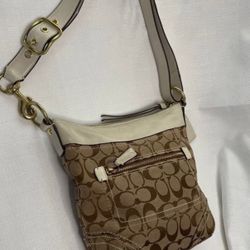 Coach Signature H0685 Shoulder Bag