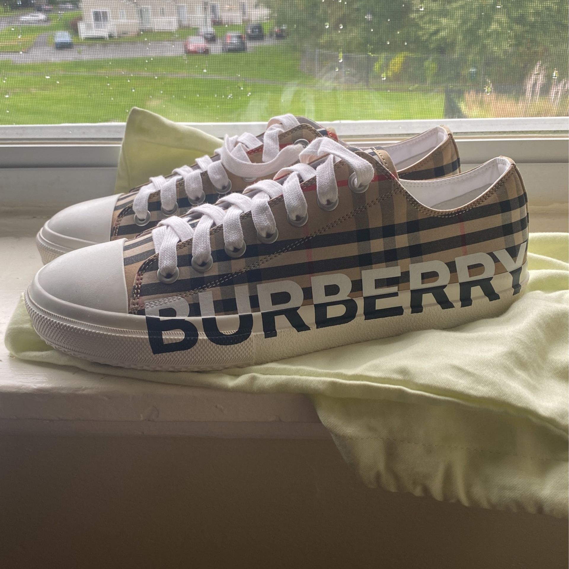 Burberry shoes