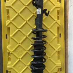 21 Versa Front Left Strut 