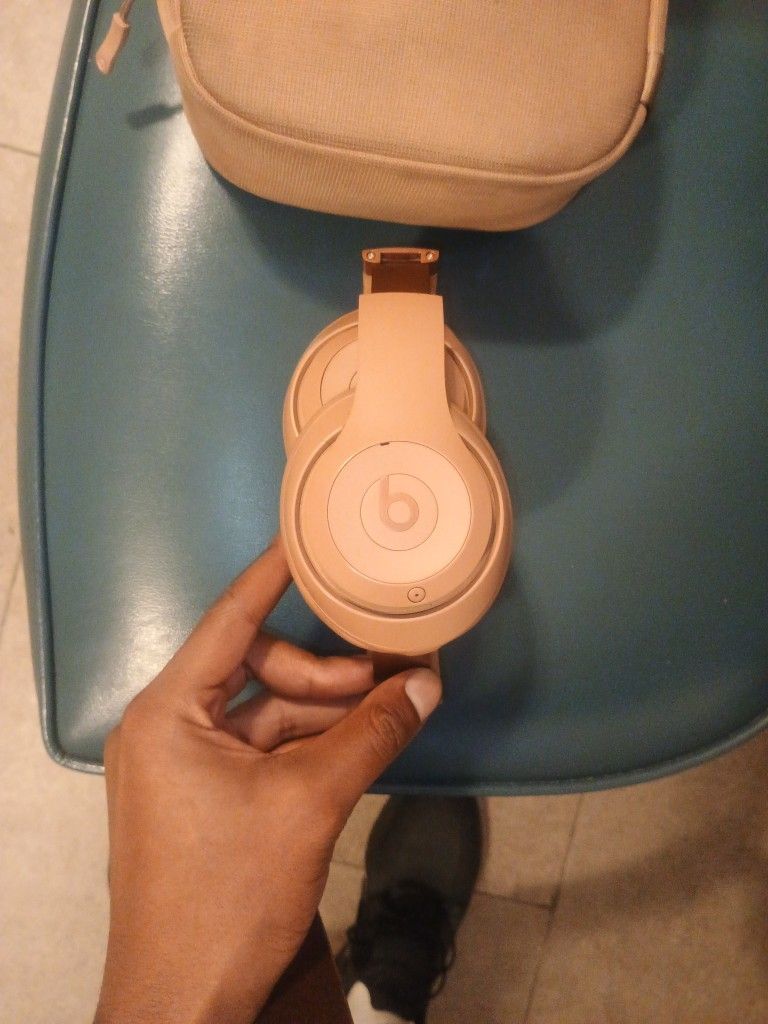 Beats x Kim K Studio Pro Wireless