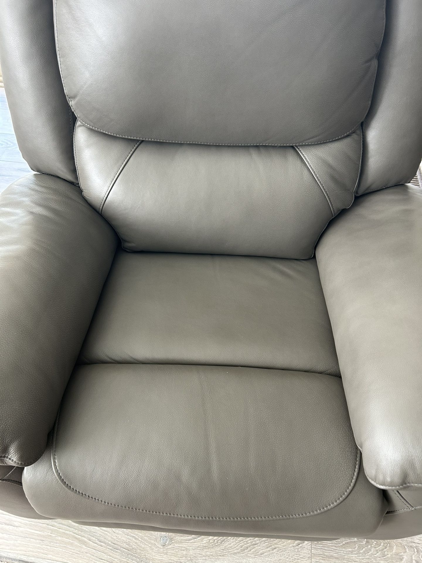 EASTVALE:Gray Leather recliner Chair