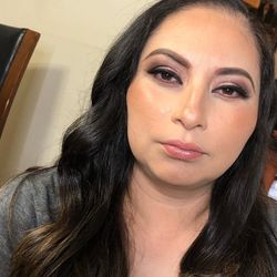 Maquillaje y peinado