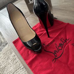 red bottoms christian louboutin Size 8 