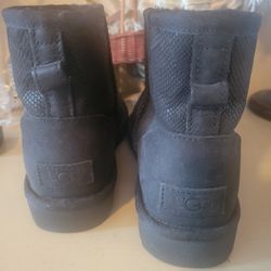 Uggs Womans Size 6