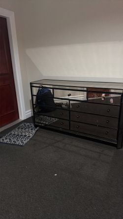 9,000 mirror dresser