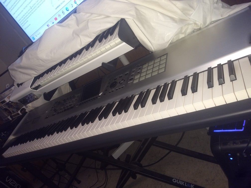 Roland Fantom X8