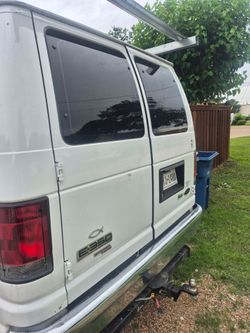 2013 ford ecoline 5,3clean title 6800