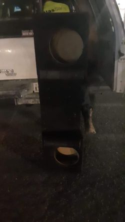 Speaker box for two ten in speakers