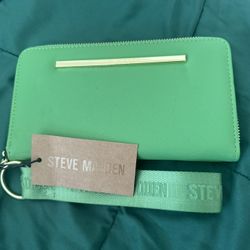 green wristlet wallet