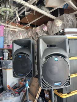 Mackie speakers